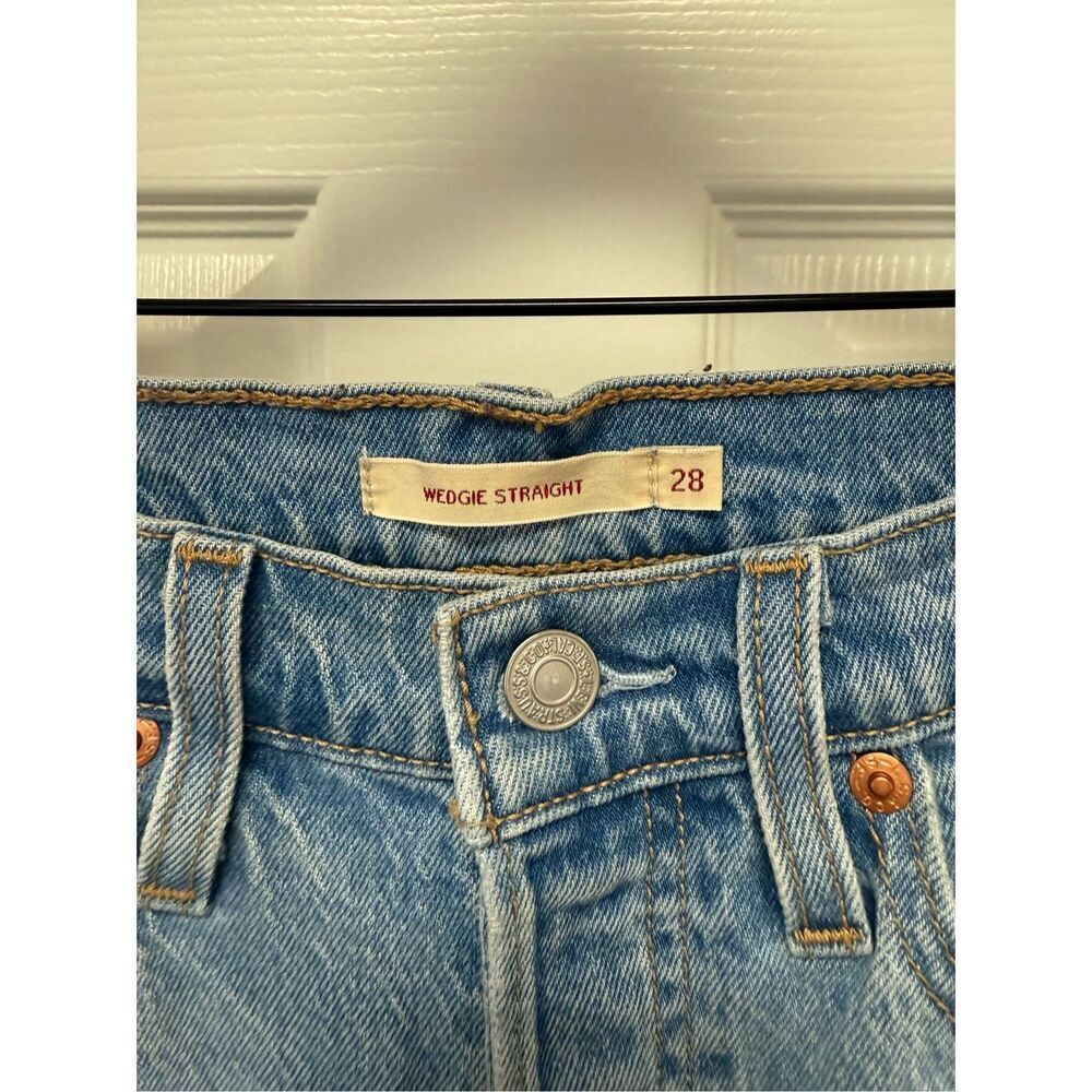 Levi’s Wedgie Straight Frayed Hem Button Fly Jeans sz 28 EUC - Picture 3 of 7